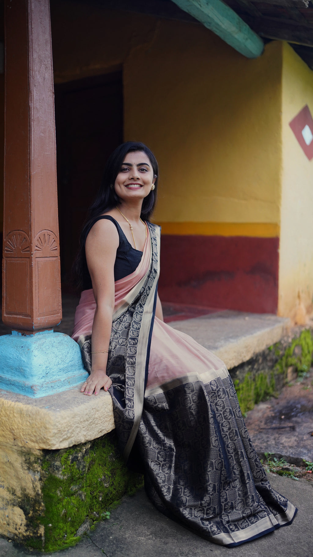 Premium quality 2D semi crepe silk saree(Black with cream Colour (CODE-025)