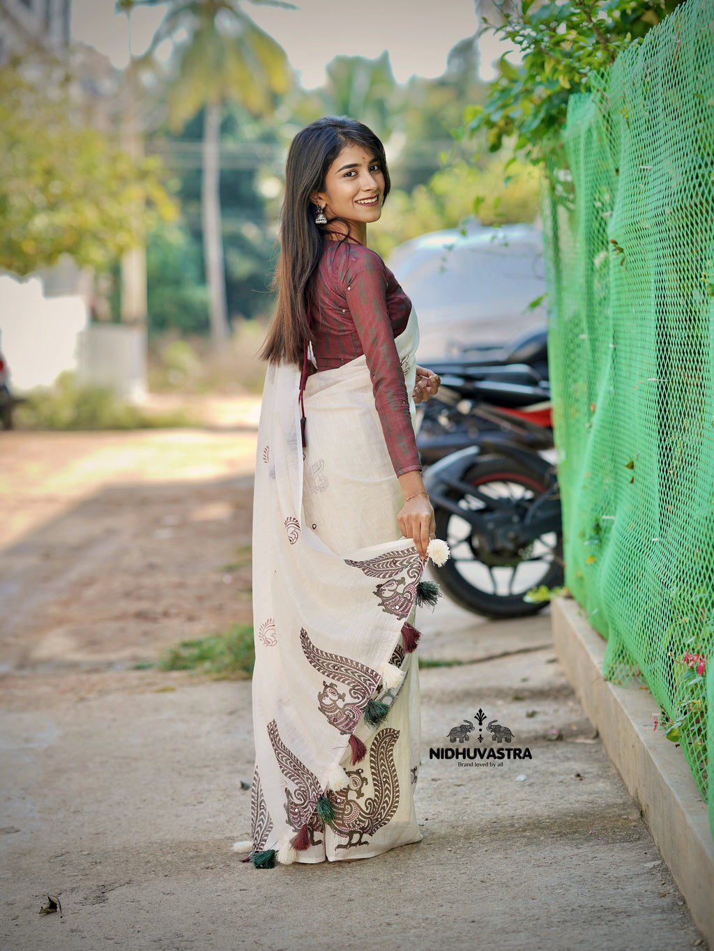White Cotton Saree with Contrast Printed Blouse (CODE-072)